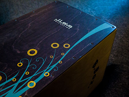 Bild: Cajon von J.Leiva, Teil der Percussionausrüstung